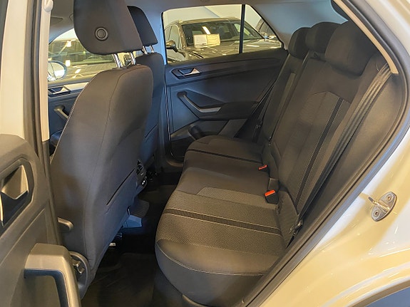 Volkswagen T-Roc 15 of 17
