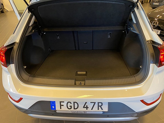 Volkswagen T-Roc 17 of 17
