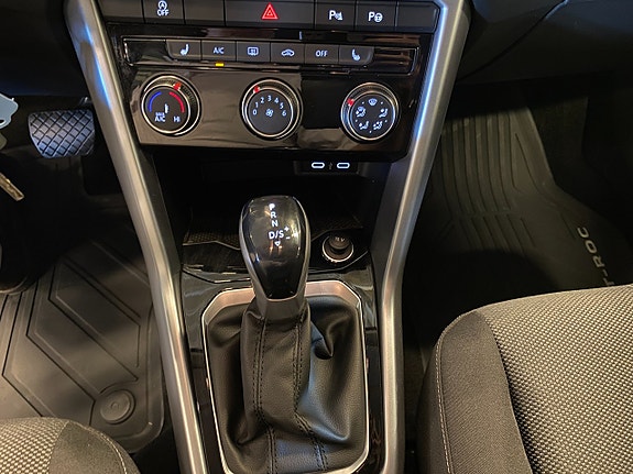 Volkswagen T-Roc 13 of 17
