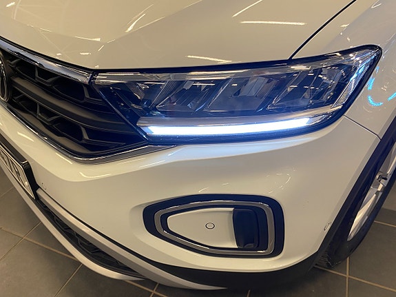 Volkswagen T-Roc 8 of 17