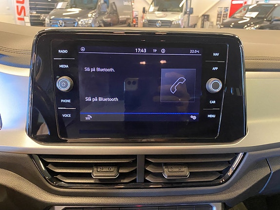 Volkswagen T-Roc 12 of 17