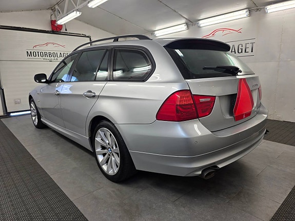 BMW 320 2 of 5