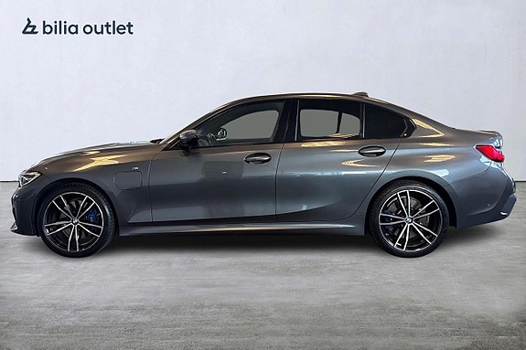 BMW 330e 3 of 24