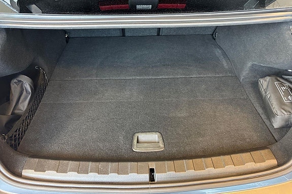 BMW 330e 23 of 24