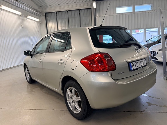 Toyota Auris 5 of 5