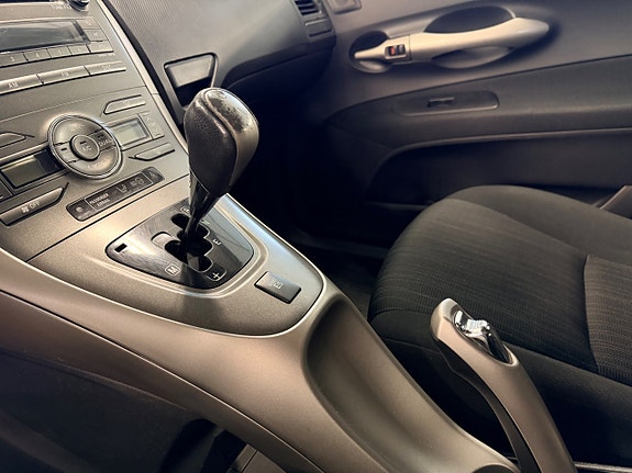 Toyota Auris 10 of 16