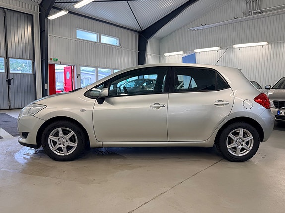 Toyota Auris 4 of 5
