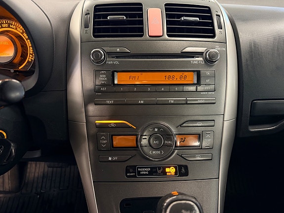 Toyota Auris 11 of 16