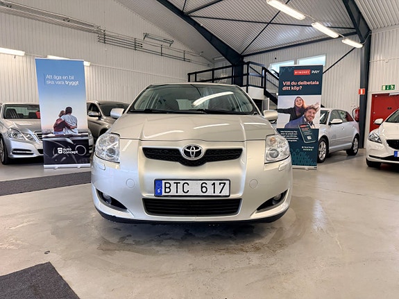 Toyota Auris 2 of 5