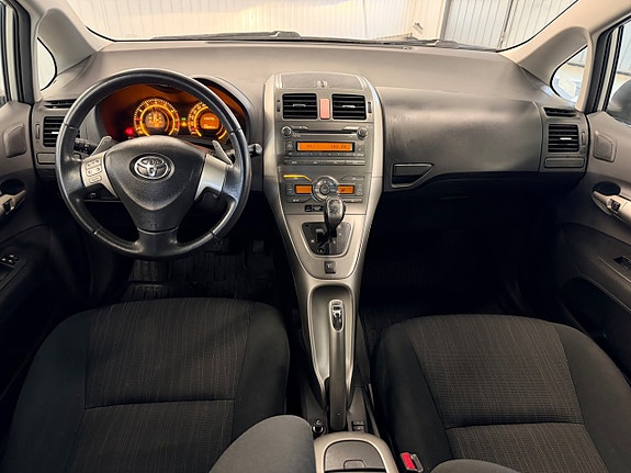 Toyota Auris 9 of 16