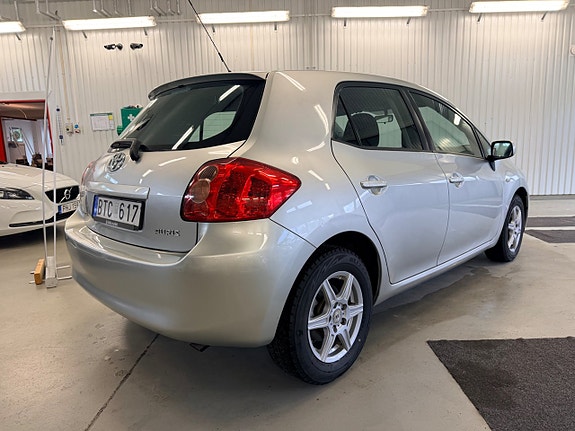 Toyota Auris 6 of 16