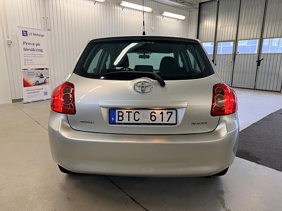 Toyota Auris 7 of 16