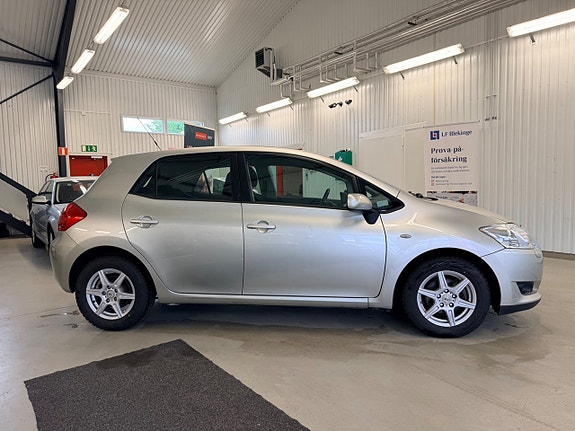 Toyota Auris 3 of 5