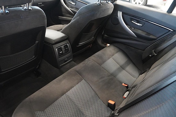 BMW 320d 10 of 19