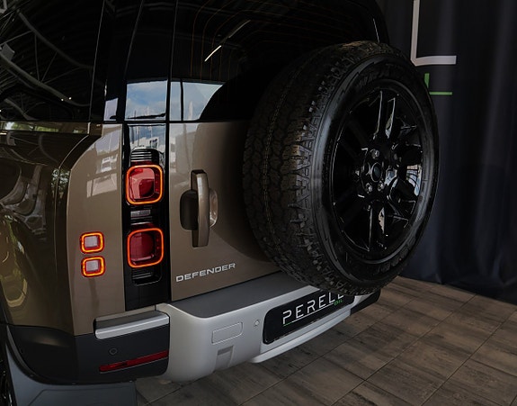 Land Rover Defender 90 21 of 23