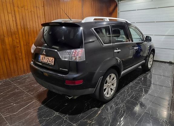 Mitsubishi Outlander 3 of 5