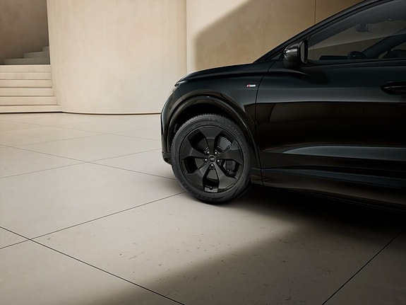 Audi Q4 e-tron 6 of 10
