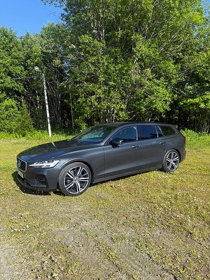 Volvo V60 2 of 5