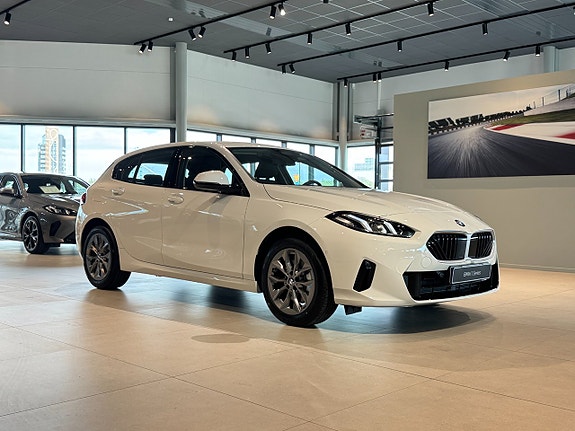 BMW 120 3 of 5