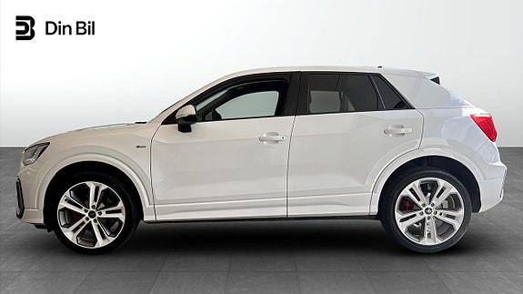 Audi Q2 2 of 5