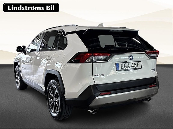 Toyota RAV4 4 of 19