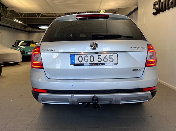 Skoda Octavia Scout 8 of 25