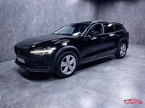 Volvo V60 Cross Country 3 of 5