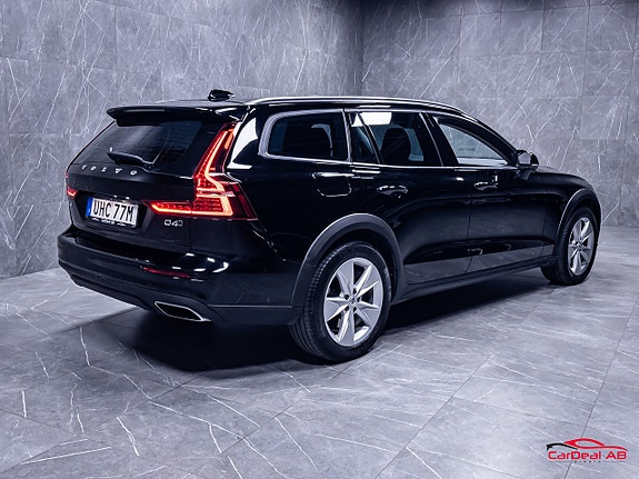 Volvo V60 Cross Country 7 of 29