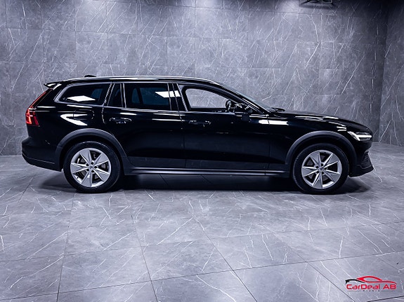 Volvo V60 Cross Country 8 of 29