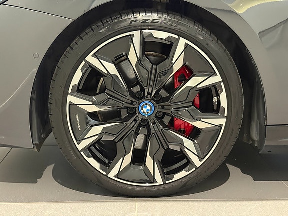 BMW i5 5 of 5