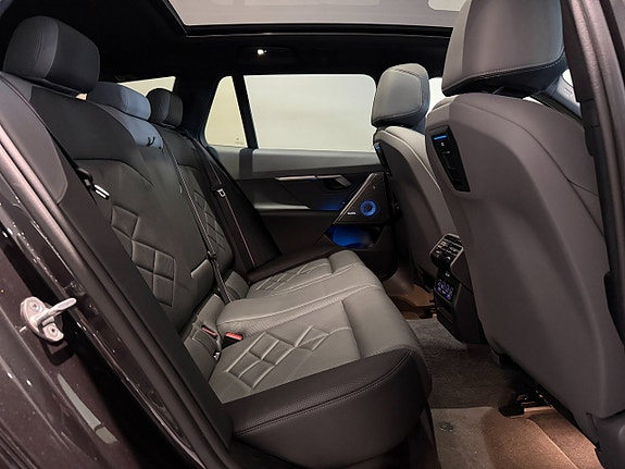 BMW i5 7 of 20