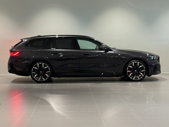BMW i5 3 of 5