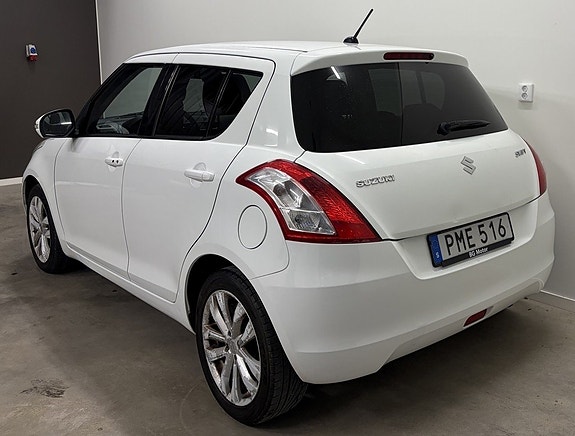 Suzuki Swift 3 of 9