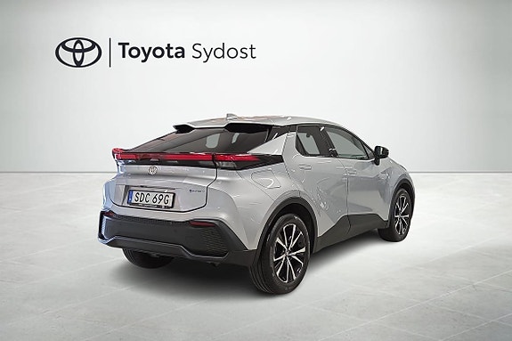 Toyota C-HR 2 of 20