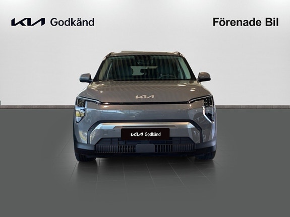 Kia EV3 2 of 5