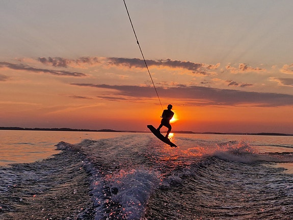 Ockelbo T16 med obromsad 80-trailer och wakeboardtorn 4 of 5