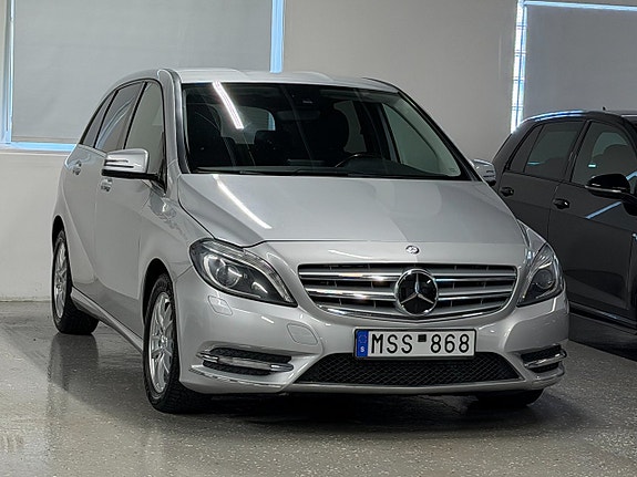 Mercedes-Benz B180 4 of 5