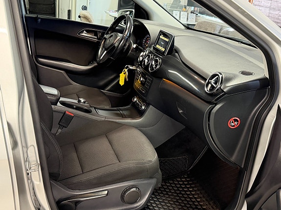 Mercedes-Benz B180 23 of 26