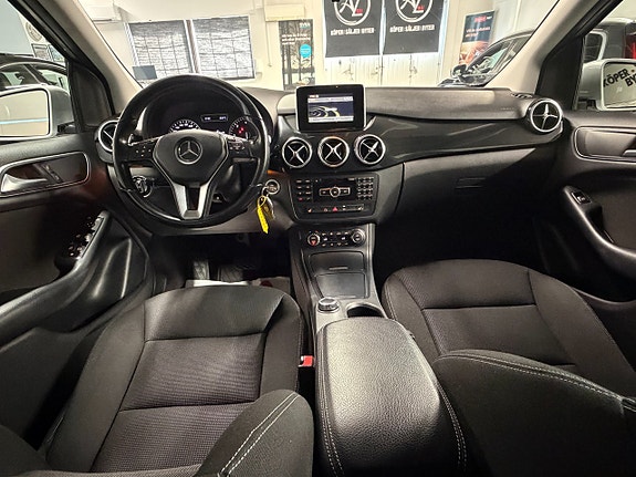 Mercedes-Benz B180 11 of 26