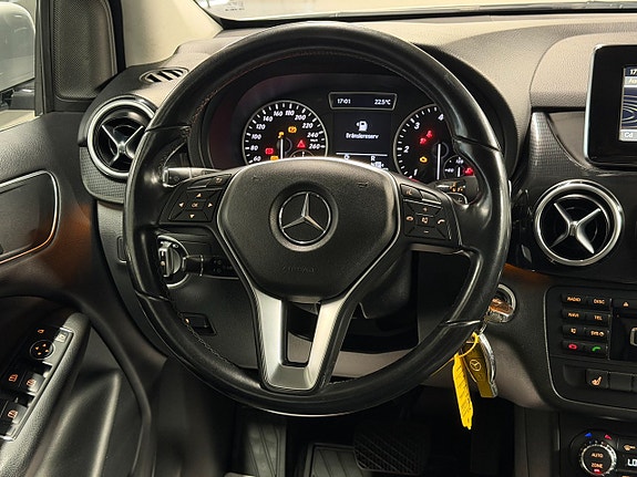 Mercedes-Benz B180 13 of 26