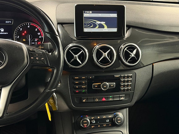 Mercedes-Benz B180 14 of 26