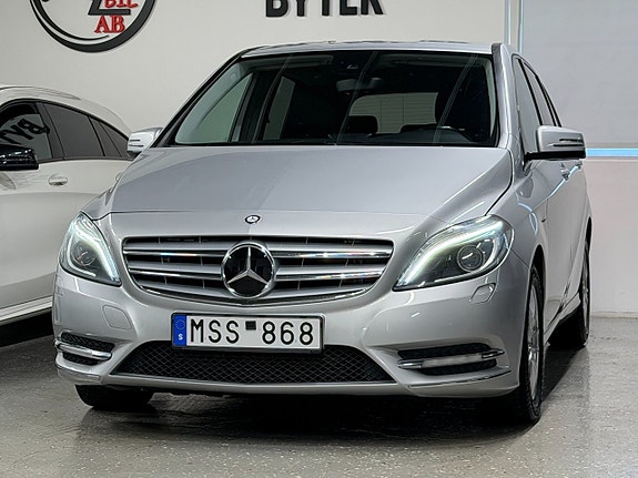 Mercedes-Benz B180 3 of 5