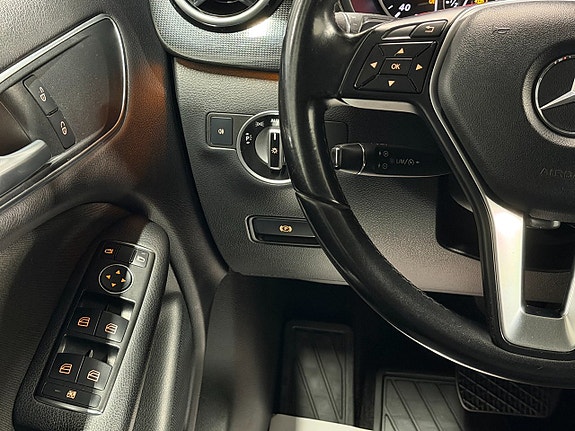Mercedes-Benz B180 15 of 26