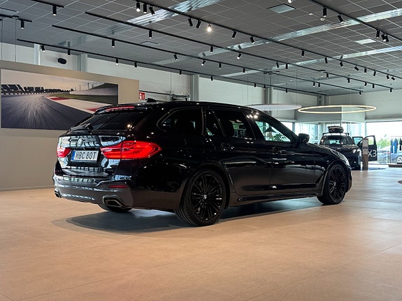 BMW 530d 4 of 5