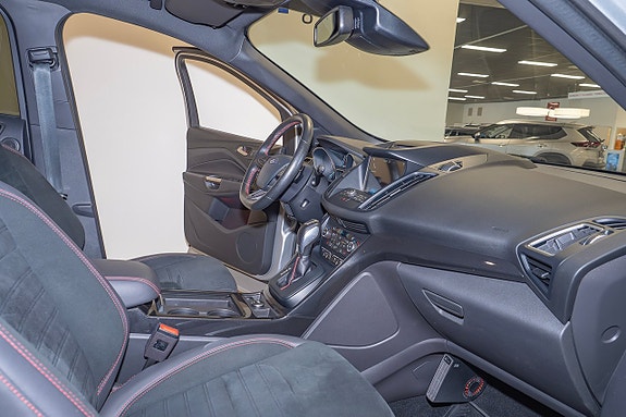 Ford Kuga 2 of 5