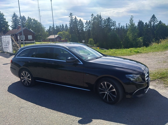 Mercedes-Benz E300 de 3 of 6
