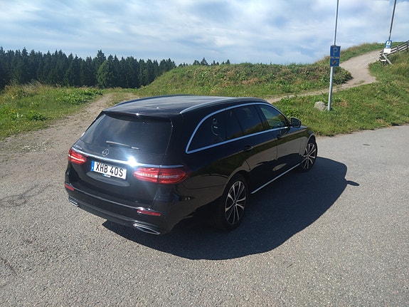 Mercedes-Benz E300 de 2 of 6