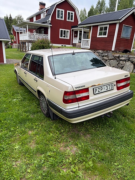 Volvo 960 2 of 5