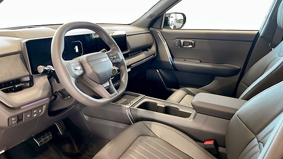 Kia Seltos 8 of 12