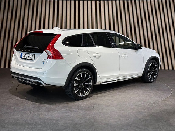 Volvo V60 Cross Country 4 of 5